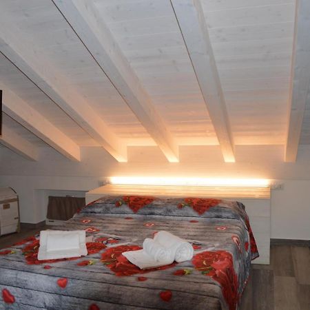 White Suite - Jacuzzi, Swimming Pool & Lake View Lezzeno Exterior foto